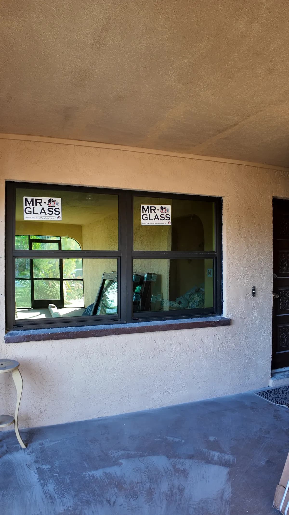 Exterior window on a stucco home in Southwest Florida